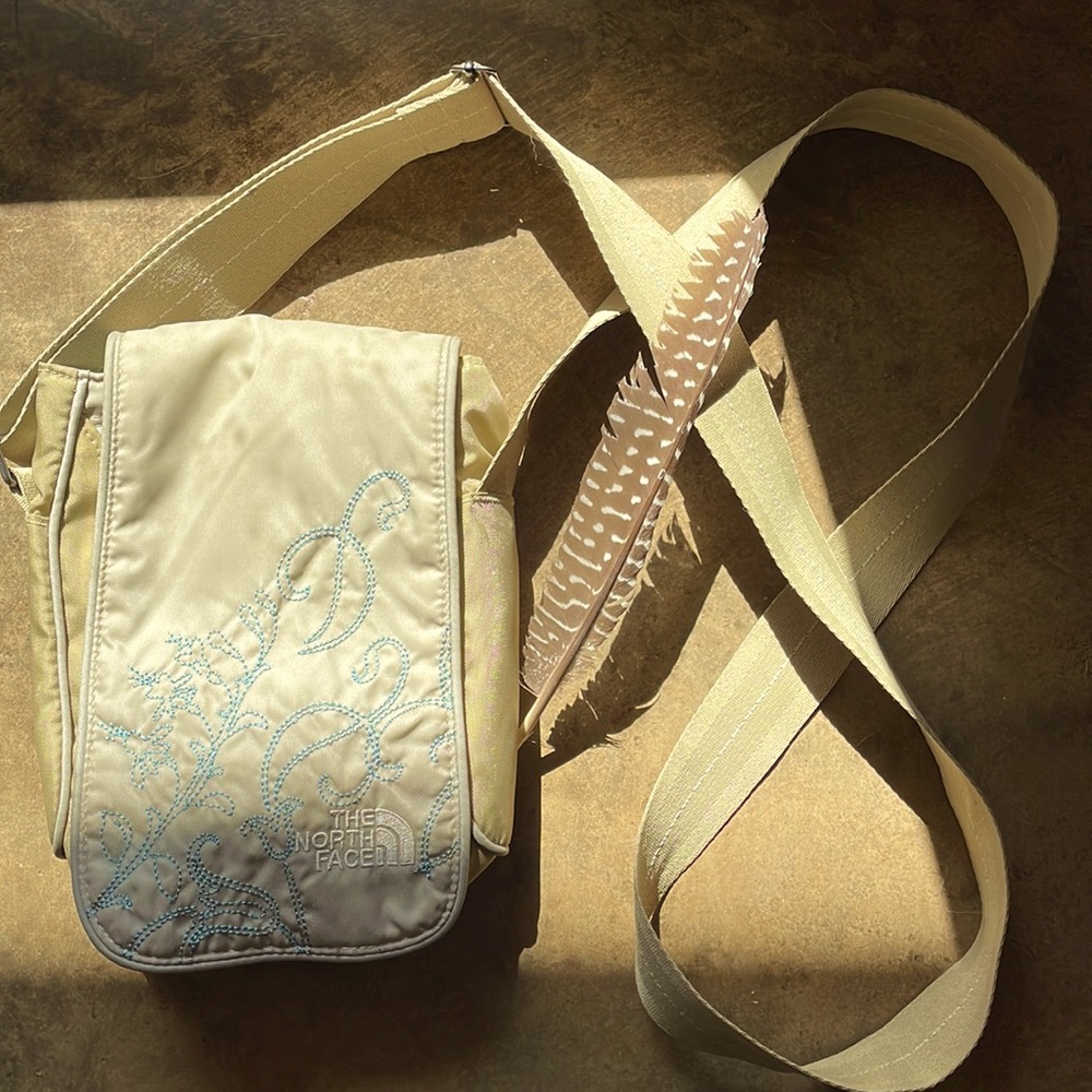 EUC The North Face multi-pocket vertical crossbody/shoulder bag, tons of pockets